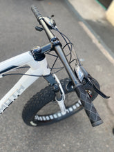 Load image into Gallery viewer, G-Hybrid Fat Bike Mammoth FT03 26x4.0 inch with 21 Speed White